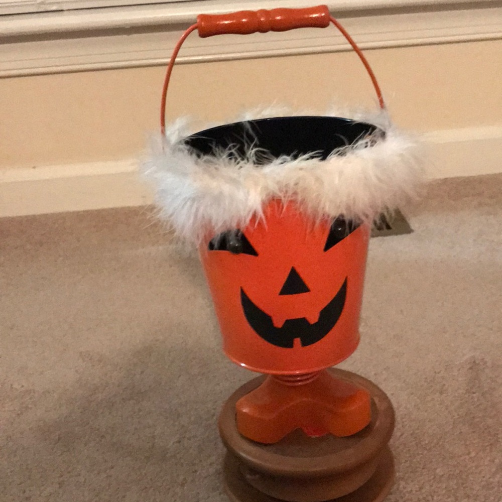 Pumpkin Metal Spring Bucket!